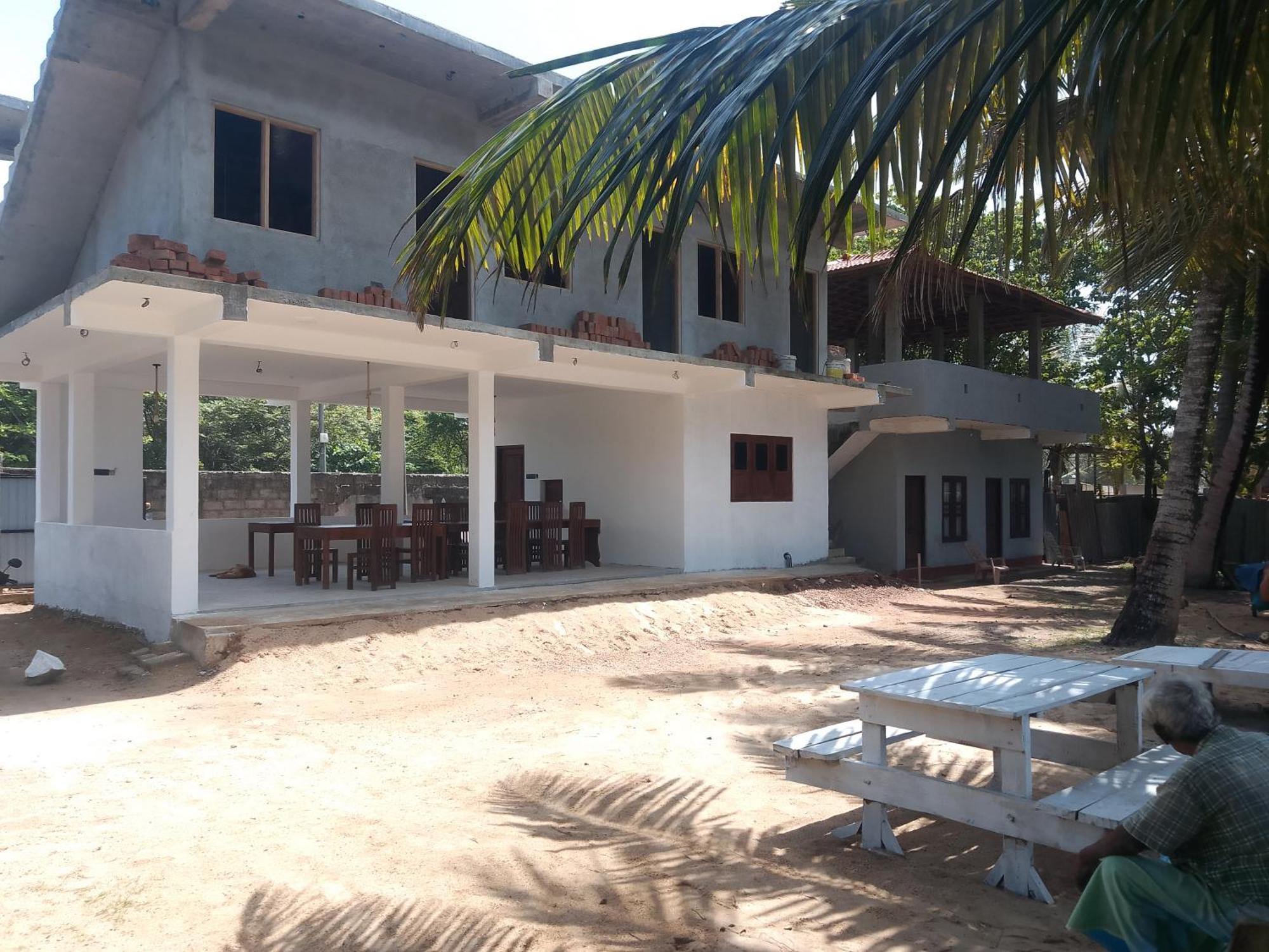 Hotel Kusuma'S Lazy Left Midigama East Exterior foto