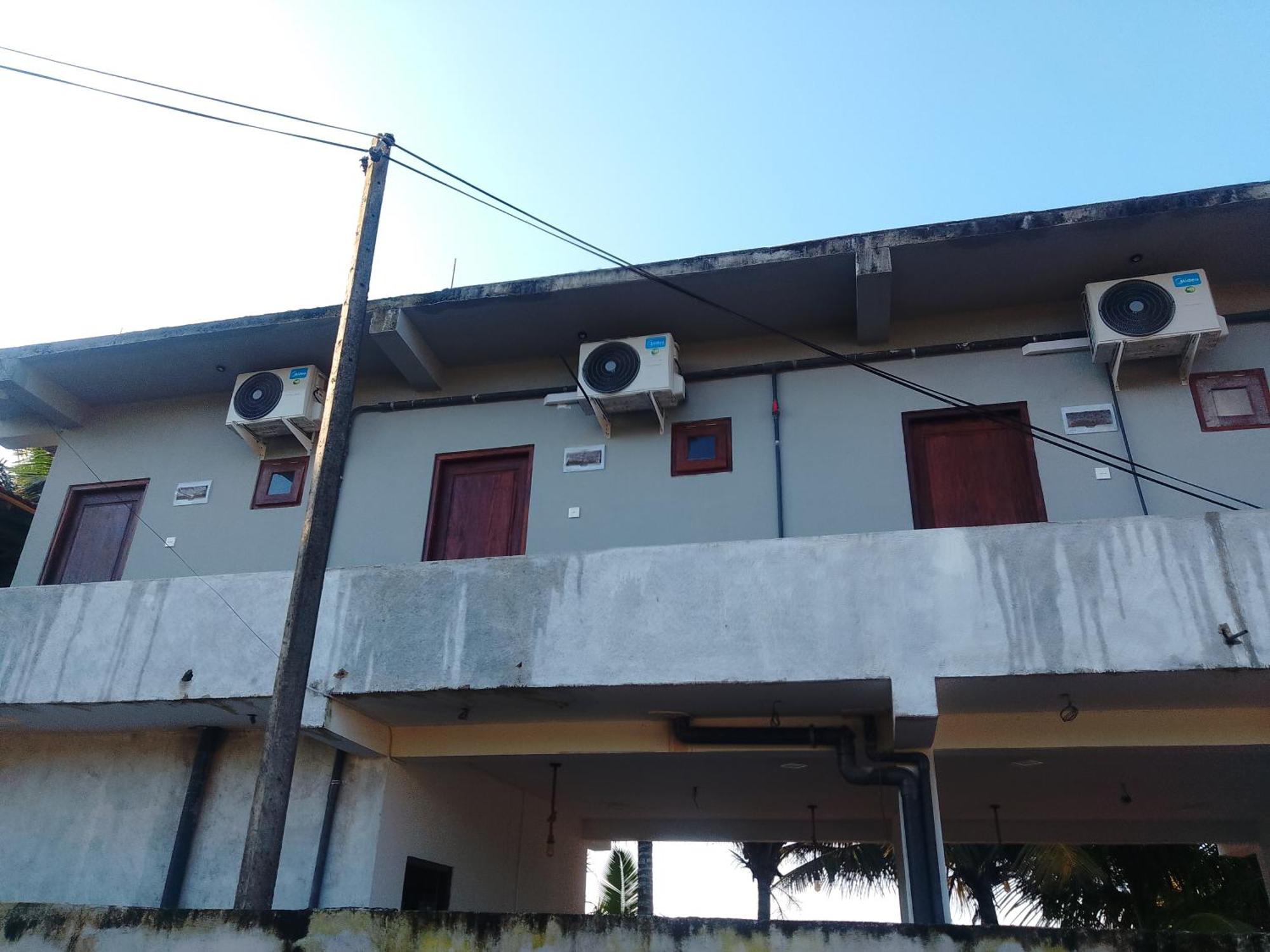 Hotel Kusuma'S Lazy Left Midigama East Exterior foto